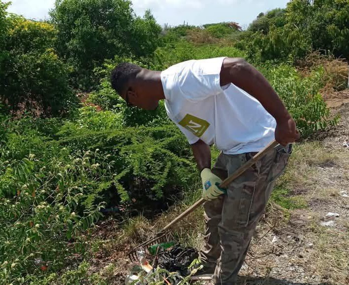 MFK lawmaker proposes paying citizens to collect trash in effort to clean Curaçao