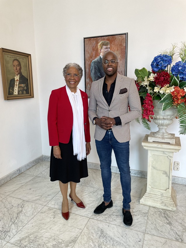 Jandino visits the Governor