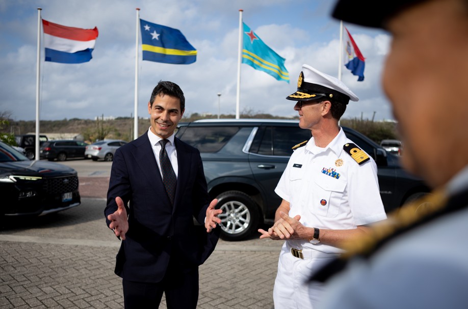 Prime Minister Jetten visits Defence on Curaçao