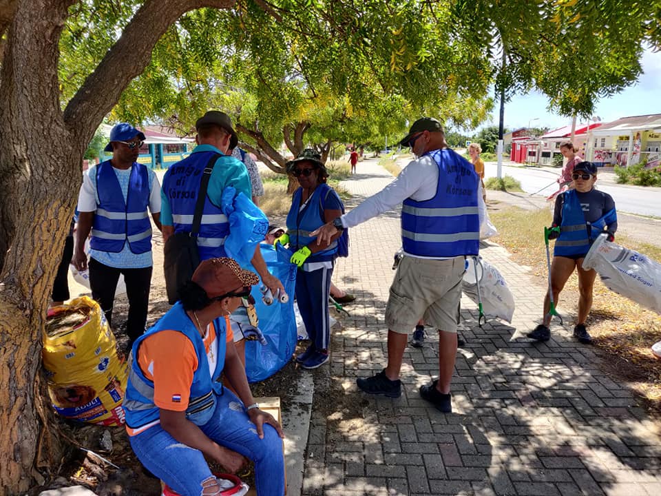Volunteers clean up 704 kilos of waste together with Kunuku Man