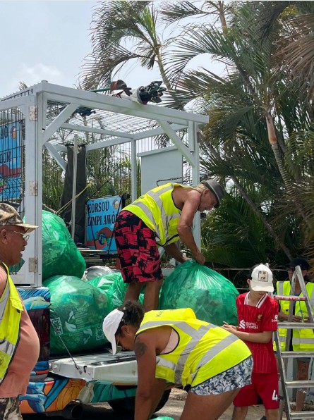Kunuku Man Volunteers Remove 163 Kilograms of Waste From Santa Rosa Road