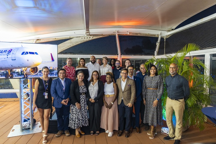 Minister Middelhof Welcomes First LATAM Flights from Bogotá and Lima