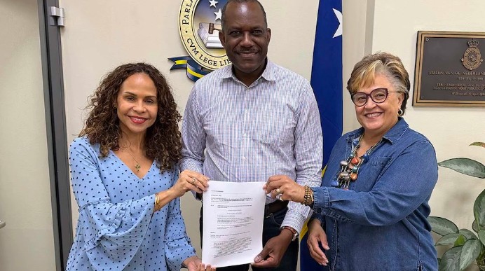 MAN-PIN Submits Bill for Paid Paternity Leave in Curaçao Parliament