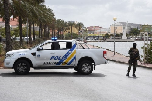 Entrance downtown Punda blocked yesterday