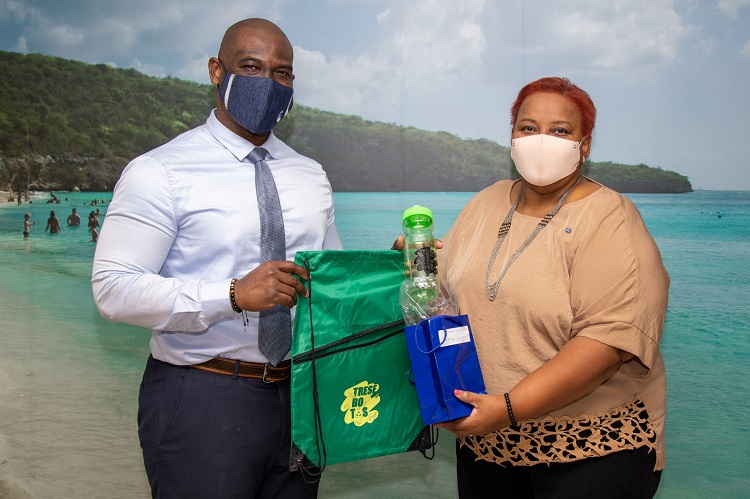 Participating youth organisations receive water bottles as part of the UNESCO Caribbean Youth for Climate Change project BRING Y