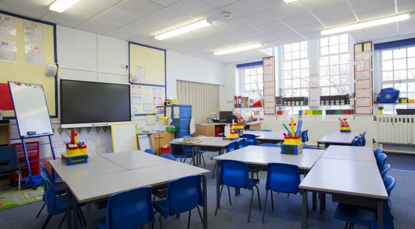 Dutch medical experts ask government to postpone reopening schools