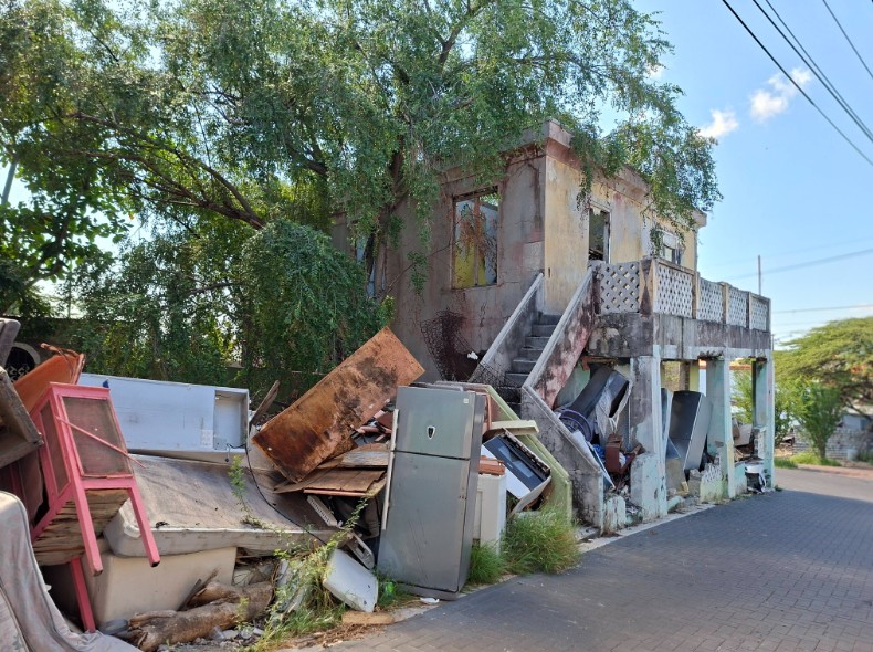 Garbage Crisis in Otrobanda Highlights Shared Responsibility Between Government and Community