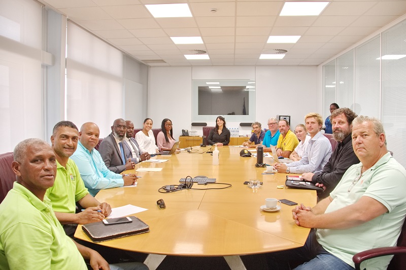 Prime Minister and Minister in charge of Environment and Nature meet with organized group of dive schools