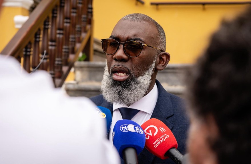 Prime Minister Pisas Explains Resignations of Lew-Jen-Tai and Carlson Manuel