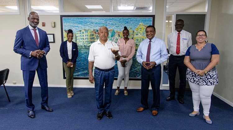 Plaque of merit handed to Eric Wederfoort