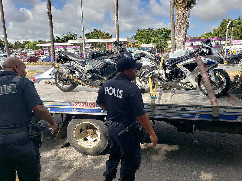 Police checks motorcycles and mopeds