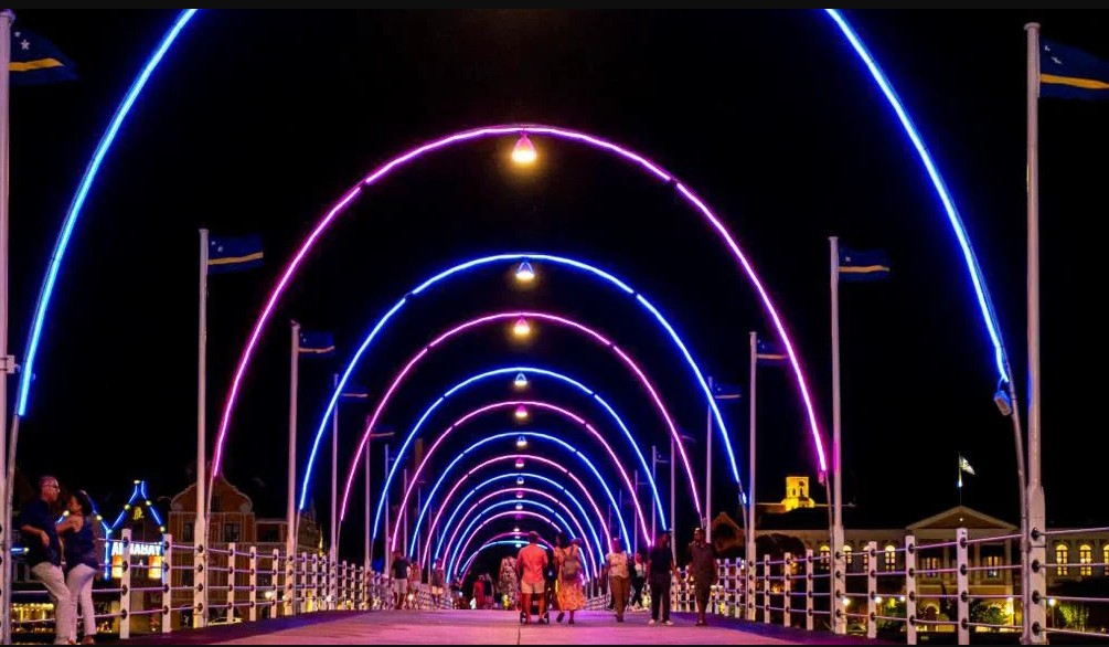 Queen Emma Bridge Illuminated in Pink and Blue to Honor Babies Lost During Pregnancy and Infancy