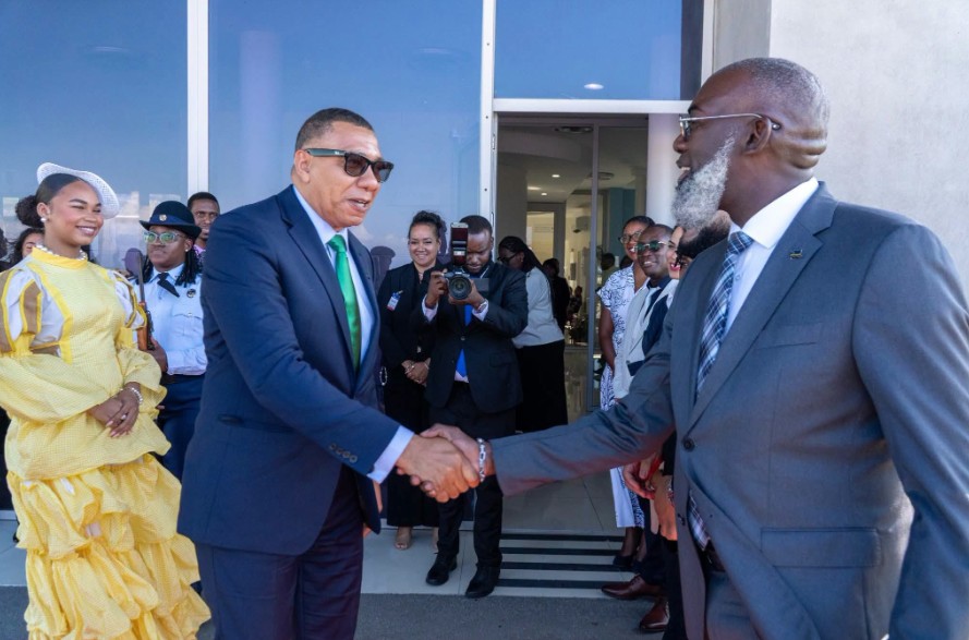 Jamaica Prime Minister Andrew Holness Arrives in Curaçao for Caribbean Summit