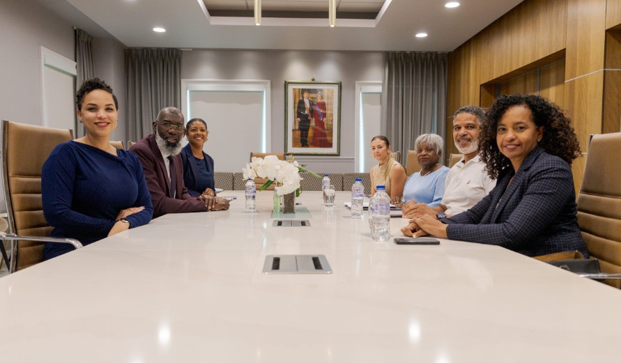 Prime Minister Pisas meets with business community on energy and economic developments