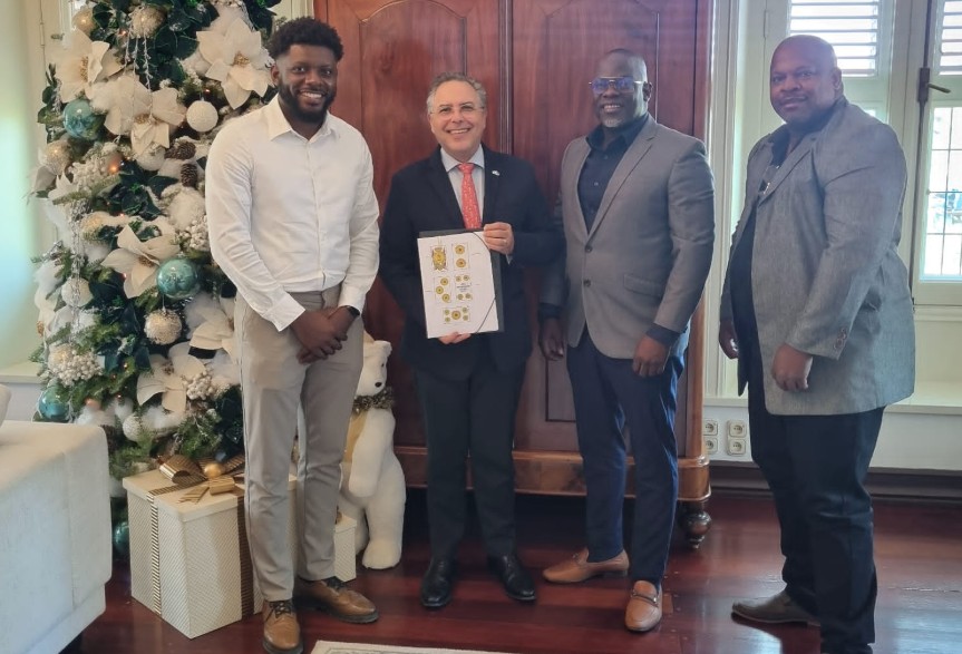 PSV Presents ‘Bon Ku Ne’ to the Governor of Curaçao