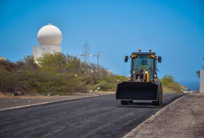 Public Works Carries Out Road Maintenance at Multiple Locations Across Curaçao