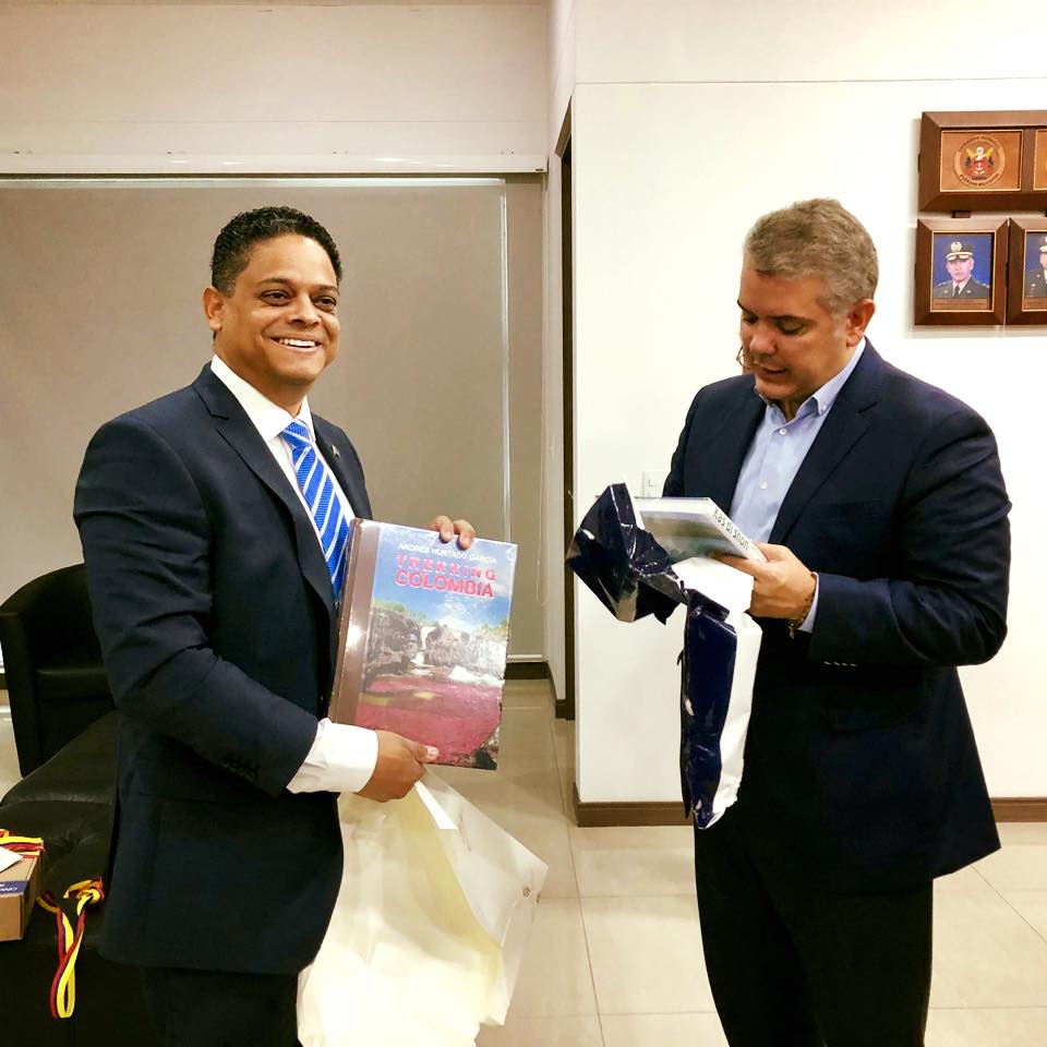 Premier meets with Colombian President