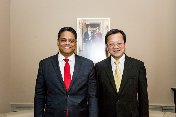 Premier Rhuggenaath met China's Ambassador, Mr. Xu Hong in the Netherlands