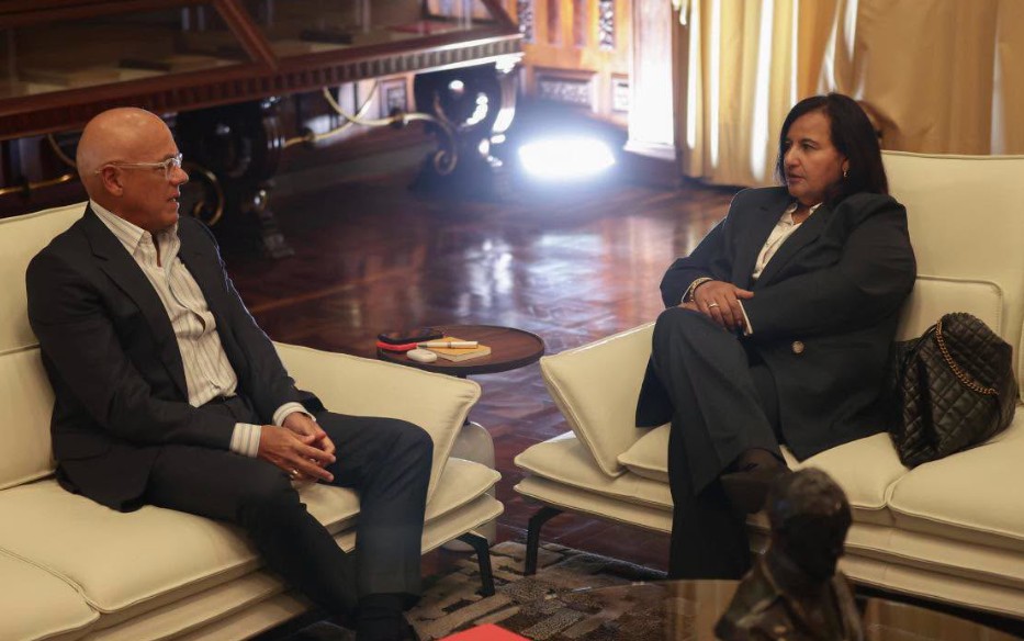 Jorge Rodríguez and Opposition Leader Dinorah Figuera Hold Landmark Meeting in Caracas