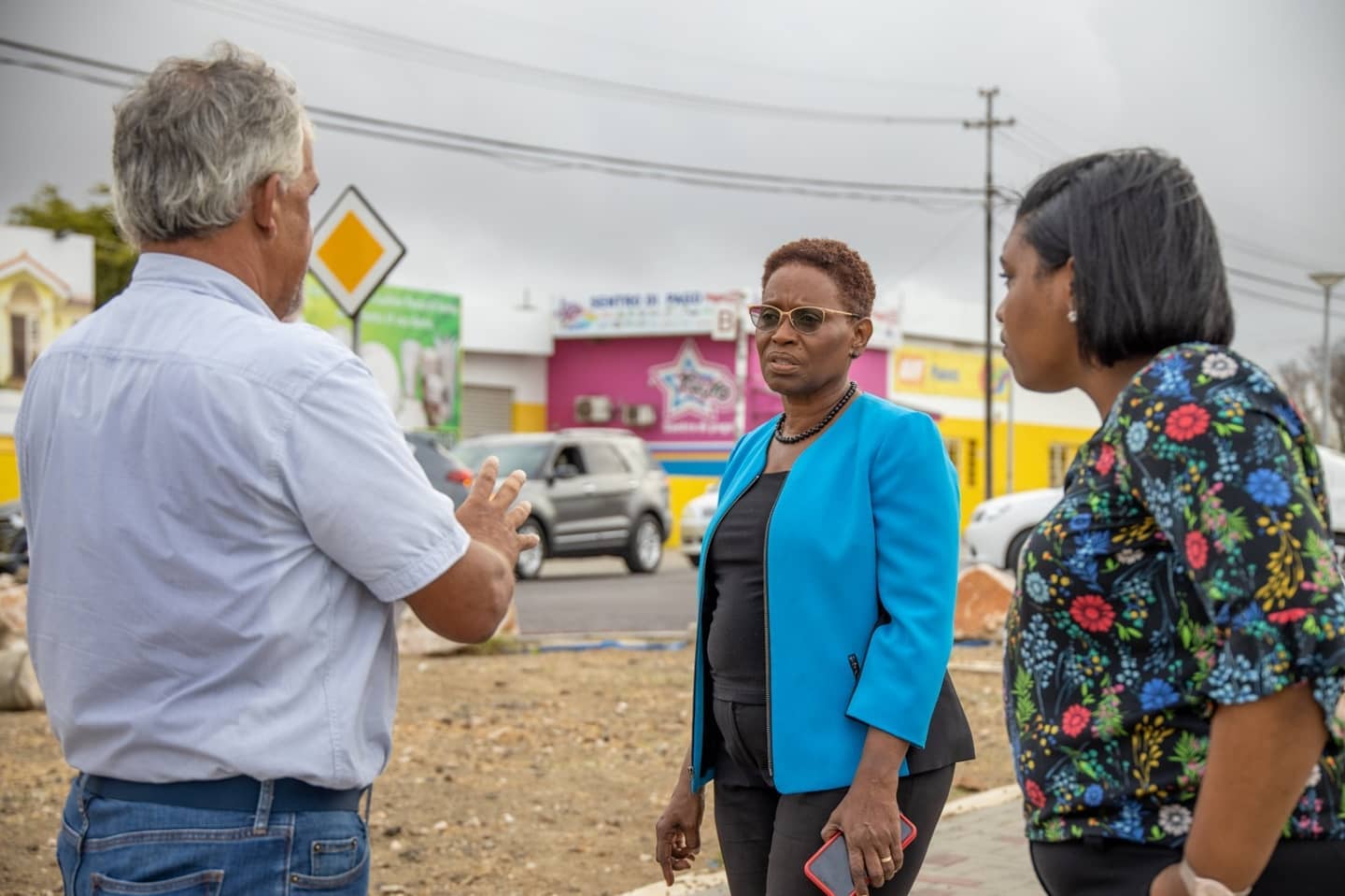 Minister wants something done with roundabout Santa Rosa