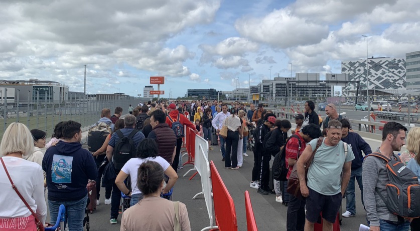 Schiphol traveler numbers doubled last year; Airport unprepared for summer, union says