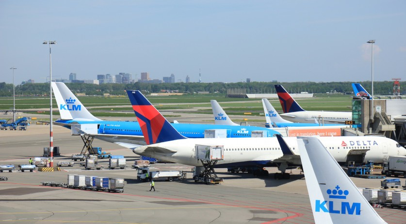 KLM to lose 5,700 take off and landing slots at Schiphol next summer; EasyJet loses 700