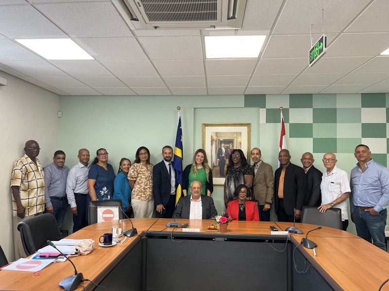 SER Curaçao receives debriefing on role of PAHO in health care reforms