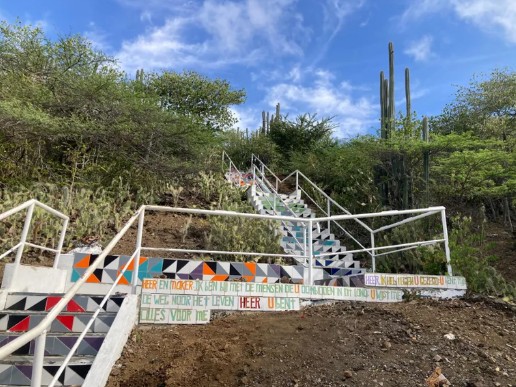 Seru Papaya Stairs Grow Into Community Landmark of Art, Reflection and Connection