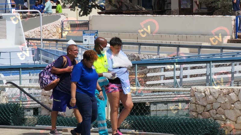 Shark bites fingers cruise tourist