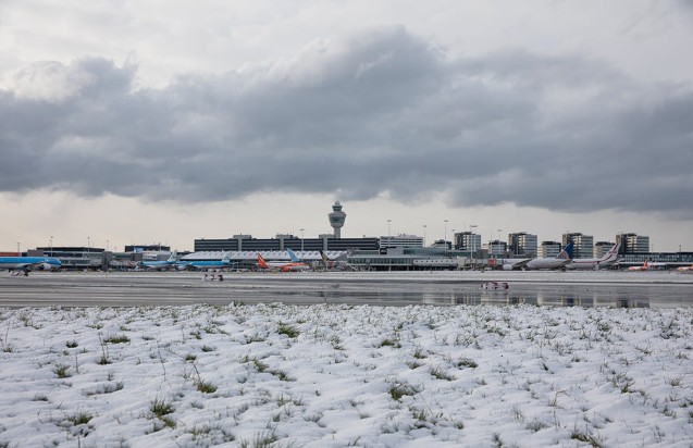 Snowfall causes widespread flight cancellations at Schiphol, Curaçao routes largely stable