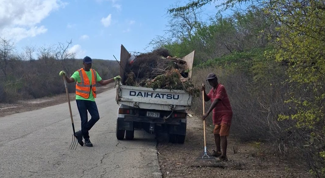 Illegal Dumping Turns Sint Michiel–Bullenbaai Coastal Area into Open-Air Landfill