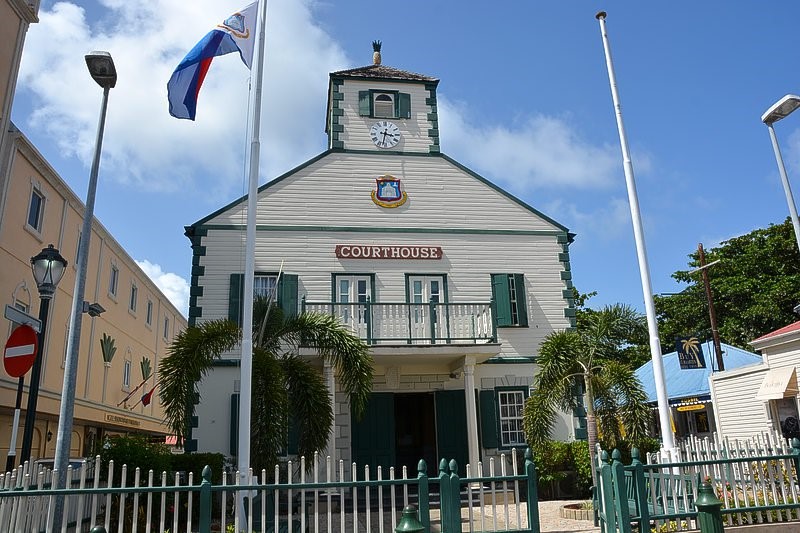 Sint Maarten ordered to pay one million guilders in compensation to Bearing Point as an advance