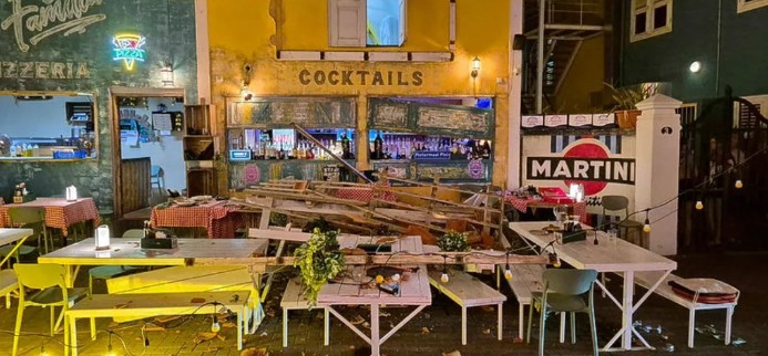 Terrace Roof Collapses Above Nieuwestraat Restaurant, Two Slightly Injured