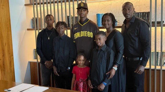 Three Curaçao Baseball Players Sign First Professional Contracts with MLB Organizations