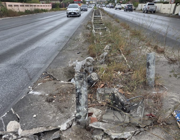 Traffic Lights at Schottegatweg Noord and Aztekenweg Out of Service After Accident