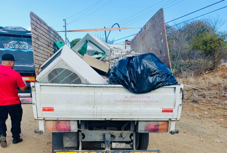 Authorities issue 32 fines for uncovered loads during traffic control operation