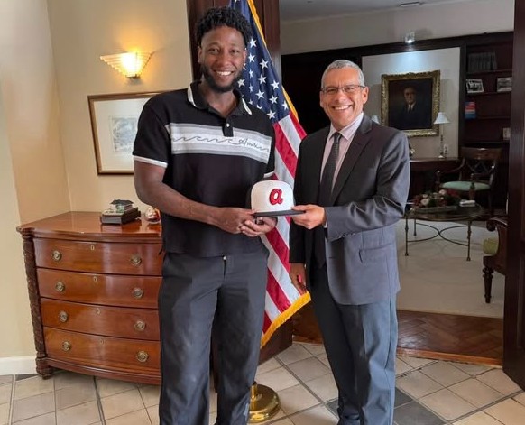U.S. Consulate Meets with Curaçao MLB Star Jurickson Profar to Explore Sports Diplomacy