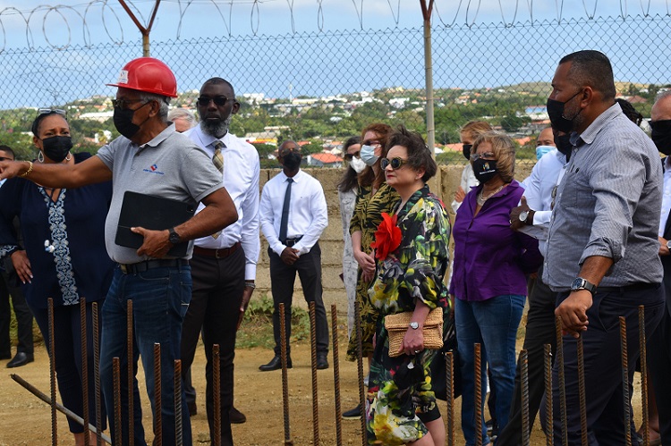 Even after a positive visit by the State Secretary, concerns remain about the reception of undocumented migrants