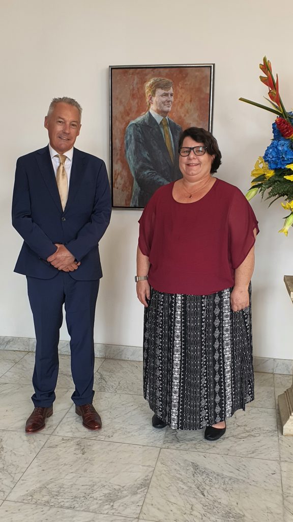 Governor swears in a new judge