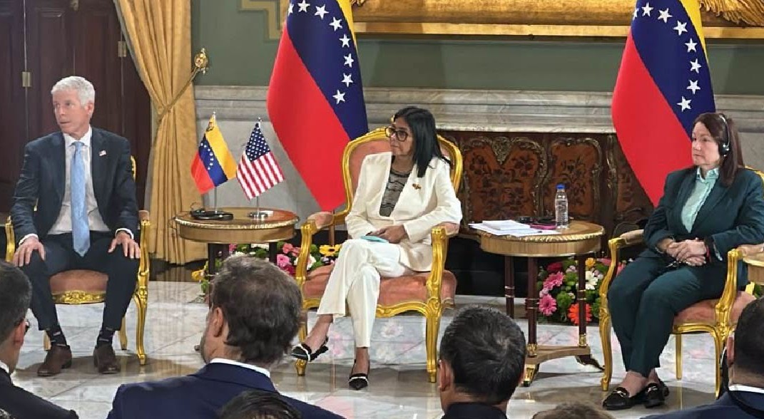 Venezuela Signs New Oil Agreements With Chevron and Eni as U.S. Energy Secretary Visits Caracas