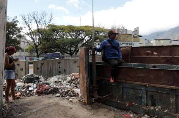 Warding off hunger, Venezuelans find meals in garbage bins