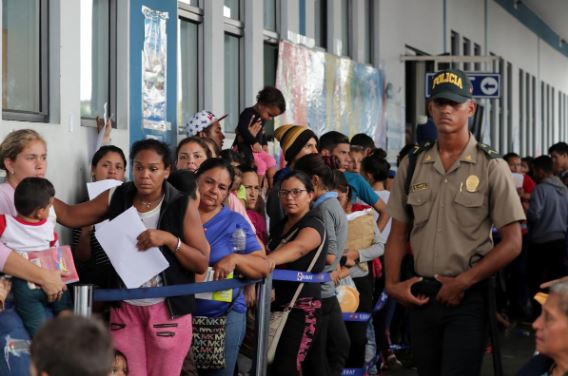 Venezuelans rush to Peru border ahead of migration crackdown
