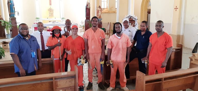 Prisoners repair Willibrodus pews
