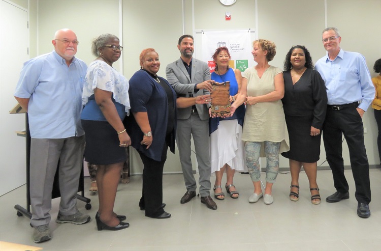 Arte di Palabra (Word Art) and Stichting Monumentenfonds Curaçao are the proud recipients of the prestigious UNESCO Curaçao Priz